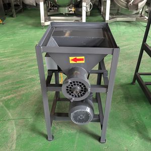 באיכות גבוהה מכירה חמה מטחנת עוף כלב עיבוד חדש מנוע חדש קיבולת גבוהה 2 שנה אחריות בשר חזיר - Product Image 6