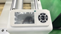 Cortadora de Etiquetas Digital de Rollo a Rollo con Alimentación Automática y Servomotor Vicut, con Sistema de Eliminación de Residuos