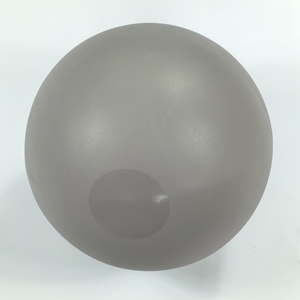 كرة يوغا صغيرة من البولي فينيل كلوريد مقاس 20 سم بشعار مخصص، كرة تمارين محمولة للصالة الرياضية المنزلية والعلاج الطبيعي - Product Image 3