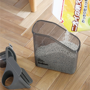 ภาชนะเก็บทรายแมวคุณภาพพรีเมียม ฝาปิดแน่นสนิท ป้องกันกลิ่น พร้อมที่ตัก - Product Image 3