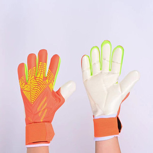 <span class=keywords><strong>Gants</strong></span> <span class=keywords><strong>de</strong></span> football professionnels en latex <span class=keywords><strong>de</strong></span> 3mm pour enfants et gardiens <span class=keywords><strong>de</strong></span> but Équipement d'entraînement en <span class=keywords><strong>mode</strong></span> <span class=keywords><strong>de</strong></span> préhension personnalisable Utilisation en extérieur - Product Image 3