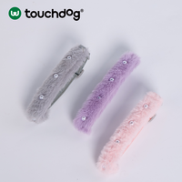 Collier de luxe en fausse fourrure pour chat, décoré de perles, boucle de sécurité réglable, style princesse en peluche douce, accessoire de cou pour petits animaux, faible MOQ, OEM