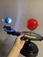Modèle de globe terrestre en plastique à trois sphères (Soleil, Terre, Lune) avec démonstration du mouvement des 3 boules pour l'éducation sur le système solaire