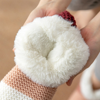 Nouvelle Arrivée Chaussettes d'intérieur en tricot à rayures colorées pour femmes, doublées en sherpa moelleux, semelle antidérapante, chaudes pour l'hiver et l'automne