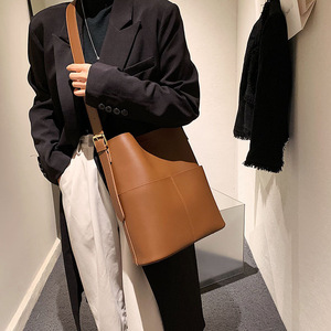 Bolso de Hombro Tipo Bandolera Simple y Elegante para Mujer, Bolso de Gran Capacidad, Diseño Moderno, Hecho de Material PU, Directo de Guangzhou - Product Image 5