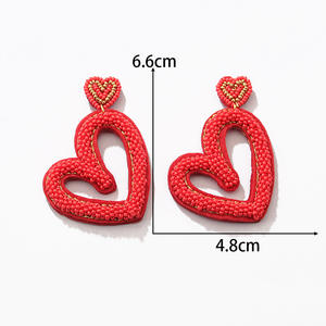 Pendientes Colgantes Tejidos de Moda, Pendientes Asimétricos de Latón Rojo con Corazón Hueco para Mujer, UIONEN 1893 - Product Image 3