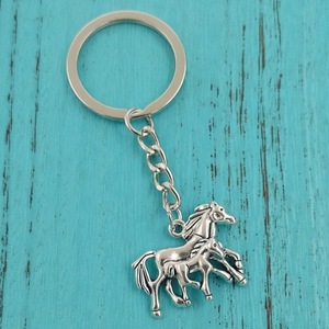 Porte-clés pendentif en alliage de cheval au galop rétro Moquan, souvenir de jour d'amour pour votre père - Product Image 4