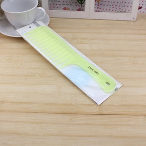 หวีผมพลาสติกฟันใหญ่ 19 ซม. คละสี สำหรับดูแลความงามที่บ้าน - Product Image 3