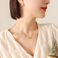 Parure de bijoux pour femme en acier inoxydable plaqué or 18 carats, non décolorable, avec boucles d'oreilles et collier double boucle en zircon, style romain audacieux