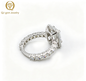 Anillo Halo Radiante de la Serie Clásica de Lujo, Diamante Cultivado en Laboratorio con Corte Radiante de Platino, Color D, Claridad VVS, Personalizado para Boda - Product Image 2