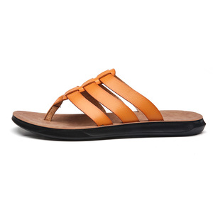 Nouveautés estivales, tongs en <span class=keywords><strong>cuir</strong></span> personnalisées avec logo pour hommes, tongs plates pour hommes, vente en gros pour la plage - Product Image 1