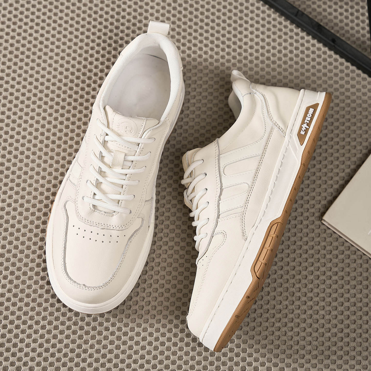 สีน้ำตาล