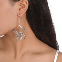 Anting-anting punk hip-hop retro modis, anting-anting bunga geometris, tiga dimensi, berlubang, Eropa dan Amerika, anting-anting punk