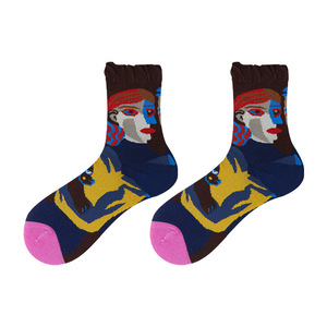 Chaussettes à motif rétro Pop Art, chaussettes fantaisie à illustration étrange esthétique vintage des années 90, chaussettes Harlequin aux couleurs vives - Product Image 3