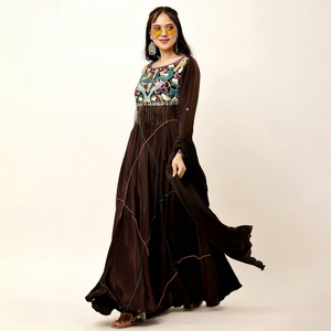 Vestido largo tradicional indio tejido para mujer, color marrón, con cuentas, lentejuelas, corte cut-dana y adornos de piedras, con dupatta de gasa. - Product Image 1