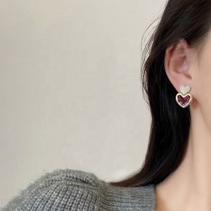 ต่างหูรูปหัวใจชุบทองสไตล์เกาหลีสีแดงไวน์สุดฮิตสำหรับผู้หญิงขายส่งสำหรับงานปาร์ตี้ - Product Image 4