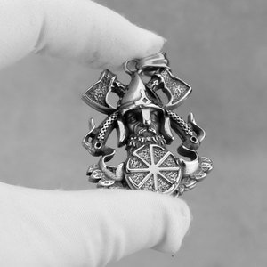 Collana da Uomo Retrò in Acciaio Inossidabile con Ciondolo Ascia del Dio della Guerra Vichingo e Amuleto Runico - Vendita all'Ingrosso - Product Image 5