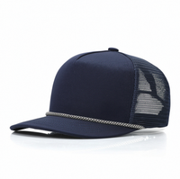 Casquette Trucker en Coton et Polyester Couleur Unie avec Fermeture à Clip en Plastique et Décoration Chaîne sur la Visière – Service OEM Disponible – Chapeau d'Été pour Activités Extérieures