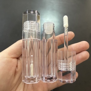 ISMAN - Tubo de Brillo Labial Hexagonal Único de 5 ml, Transparente, Geométrico, con Logotipo Personalizado, Tubo Vacío con Aplicador - Product Image 1