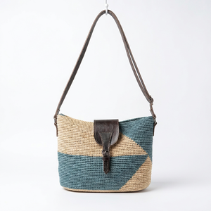 Sac à bandoulière en raphia fait main pour femme, motif géométrique, doublure en polyester, poignée en cuir, fermeture éclair - Grande capacité pour les voyages - Product Image 1