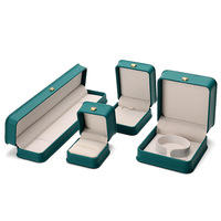 Hochwertige grün-weiß-rosa PU-Leder Schmuckbox mit individuellem Logo, Geschenkverpackung für Schmuck