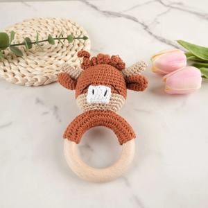 Offre Spéciale : Hochet Bébé Vache des Highlands Amigurumi au Crochet Fait Main, Jouet Doux en Peluche Bovin, Jouet de Dentition <span class=keywords><strong>Taureau</strong></span> pour Confort et Soulagement des Gencives des Nourrissons - Product Image 2