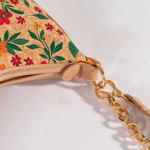 Bolso de hombro/cruzado vintage de estilo étnico con forma de media luna, cierre de cremallera, poliéster, tres correas, estampado de corteza de madera, para uso diario. - Product Image 4