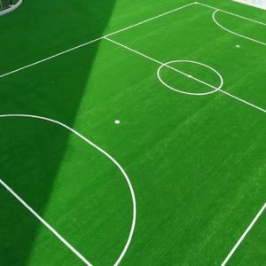 Gazon artificiel de football en PP à rebond élevé de 60 mm, rebond de balle constant, conforme aux normes <span class=keywords><strong>FIFA</strong></span>, pour les matchs professionnels et l'entraînement - Product Image 2