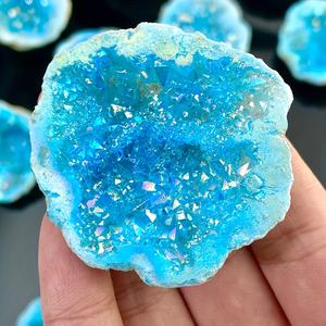 Géodes de cristal bleu lac Aura exquises en gros, décoration d'intérieur unique avec des bienfaits Feng Shui - Product Image 1