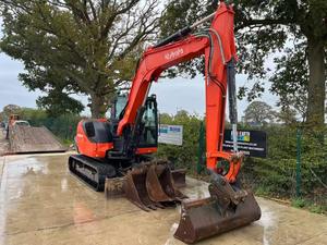 Excavadora de cadenas Kubota KX080-4 usada en excelentes condiciones, certificada por la EPA y CE, pocas horas de trabajo, 8 toneladas, incluye motor y bomba. - Product Image 3