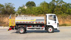 Camion-citerne diesel Dongfeng 4X2 best-seller avec moteur et pompe, réservoir d'eau de 5000 L, pulvérisation de brume réglable, émission Euro 6 - Product Image 2