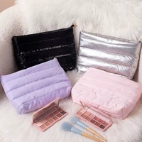 Pochette de maquillage matelassée brillante métallisée, pochette à fermeture éclair pour voyage