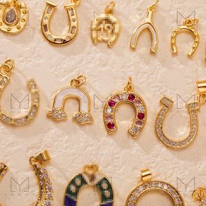 Pendentifs à breloques en laiton plaqué or 18K fer à cheval en zircon cubique exquis Charms de cheval en laiton occidental pour la fabrication de bijoux - Product Image 3