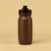 Bouteille d'eau de sport personnalisée sans BPA de 600 ml, couleur personnalisée, bouteille d'eau en plastique portable à presser pour le vélo, la salle de sport, l'extérieur