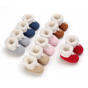 Botines <span class=keywords><strong>para</strong></span> recién nacidos, calcetines <span class=keywords><strong>para</strong></span> pies <span class=keywords><strong>de</strong></span> Papá Noel, botas navideñas <span class=keywords><strong>para</strong></span> bebés, encantador copo <span class=keywords><strong>de</strong></span> nieve, diseño <span class=keywords><strong>de</strong></span> Papá Noel, zapatillas cálidas <span class=keywords><strong>de</strong></span> invierno, zapatos antideslizantes - Product Image 4