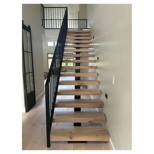 Escalera Recta Hecha a Medida con Peldaños <span class=keywords><strong>de</strong></span> <span class=keywords><strong>Madera</strong></span> Dura Seleccionada <span class=keywords><strong>y</strong></span> Barandillas <span class=keywords><strong>de</strong></span> Metal Forjado para Diseños <span class=keywords><strong>Interiores</strong></span> Únicos - Product Image 4