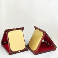 Boîte à plaque de certificat en bois pliable rouge bordeaux personnalisée avec logo gravé et plaque dorée MH-W18