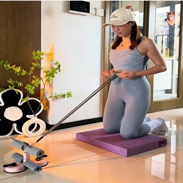 Elastic Resistance Band with Suction Cups, Leg and Abdominal Exercise Equipment, Durable Stretching Tool for Body Training