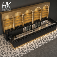 Comptoir de bar moderne à panneaux rainurés, design personnalisé, armoire de rangement en marbre, casier à vin arqué LED, durable, facile à nettoyer