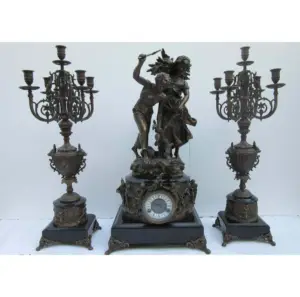 Imitado antiguidade bronze sólido um par de relógio de mesa mecânico de fogos de artifício e um par de velas com 6 braços para casa