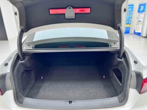 <span class=keywords><strong>Audi</strong></span> A4L 40 TFSI Sportline 2020, Edizione Stile Sportivo, Auto di Lusso Usata, Guida a Sinistra, Turbo, Interni in Pelle Scura - Product Image 6