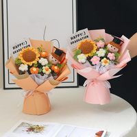 Bouquets de graduation tricotés à la main, bouquets de tournesols tricotés avec des poupées de graduation, bouquets cadeaux pour les célébrations