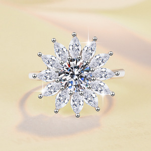 แหวนหมั้นรูปดอกทานตะวันประดับเพชรโมอิสซาไนต์ 0.5&1 กะรัต VVs1 แท้ พร้อมใบรับรอง วัสดุเงินแท้ S925 ราคาโรงงาน สำหรับผู้หญิง - Product Image 2