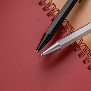 Stilvoller schwarzer sechseckiger Hotel-<span class=keywords><strong>Promo</strong></span>-Stift Versilbertes Metall-Aluminium-Luxe-Dienst programm mit Logo-Clip - Product Image 4