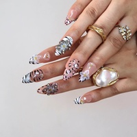 Offre Spéciale – Faux Ongles Amande Mi-Longs en Acrylique Rose Imprimé Léopard Zèbre 3D avec Strass et Fleurs Transparentes pour une Fille Tendance et Élégante