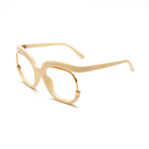 Lunettes de soleil <span class=keywords><strong>tendance</strong></span> pour femmes UNOC <span class=keywords><strong>2022</strong></span>, marque personnalisée, grande monture, anti-lumière bleue, verres optiques en matériau PC, montures blanches et rouges transparentes - Product Image 2