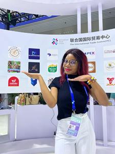 Bolso de Moda Artesanal para Mujer con Diseño de Caramelos, Cuero PU, Cierre con Cordones, Decoración Floral - Hecho en Zambia - Product Image 2