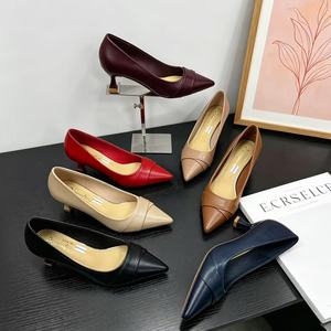<span class=keywords><strong>Scarpe</strong></span> da Donna per Pendolari con <span class=keywords><strong>Tacco</strong></span> <span class=keywords><strong>Basso</strong></span> e Stile Versatile, Disponibili in Diversi Colori, Vendita all'Ingrosso Disponibile - Product Image 1