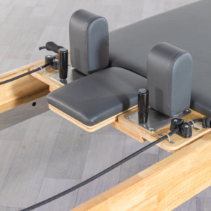 Réformateur de Pilates professionnel avec cadre en chêne, rail en alliage d'aluminium coréen lisse renforcé de cuir microfibre et ressorts en fil de piano - Product Image 6