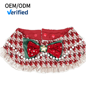 Pañuelo Navideño para Perro, Diseño a Cuadros Rojos y Blancos con Adorno de Perlas, Cuello Decorativo con Volantes, Accesorio Festivo para Mascotas con Cierre de Botón - Product Image 1